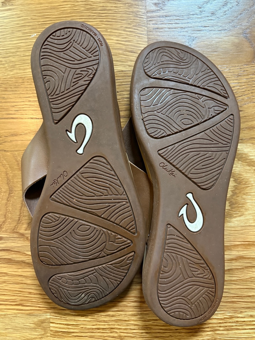 [Like New] OluKai Ho‘ōpio Mele Sandals in toffee/warm sand, size 9 - Picture 3 of 10